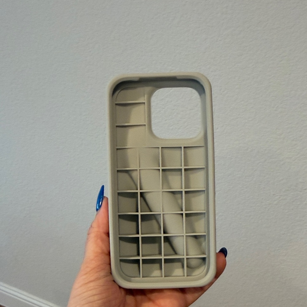 RHODE LIGHT GRAY IPHONE 16 PRO PHONE CASW - Picture 2 of 2